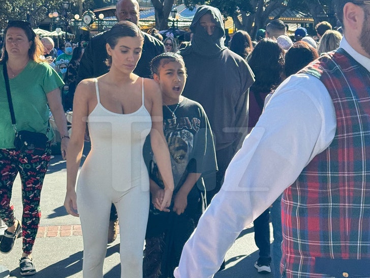 kanye west Bianca north disneyland