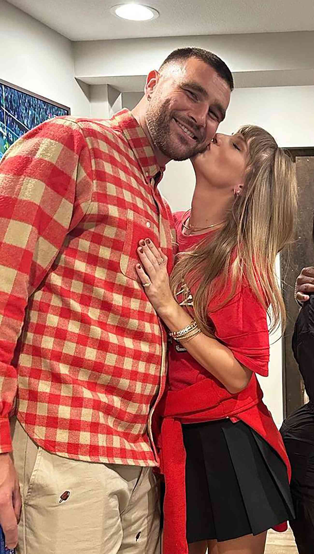 Taylor Swift Is 34 Years Old Today — And Travis Kelce Is Reportedly  Throwing Her a Massive Birthday Party