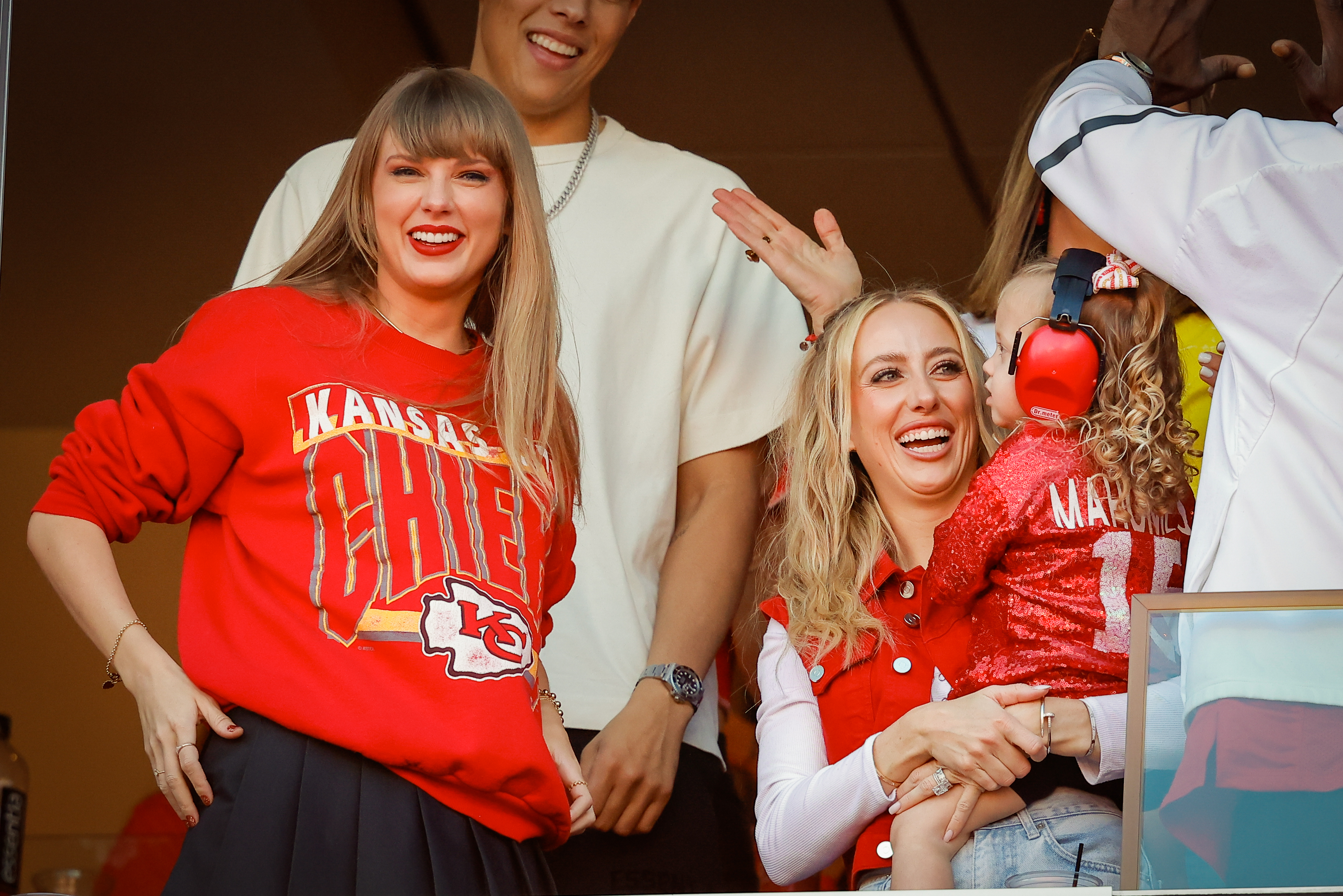 Taylor Swift and Brittany Mahomes