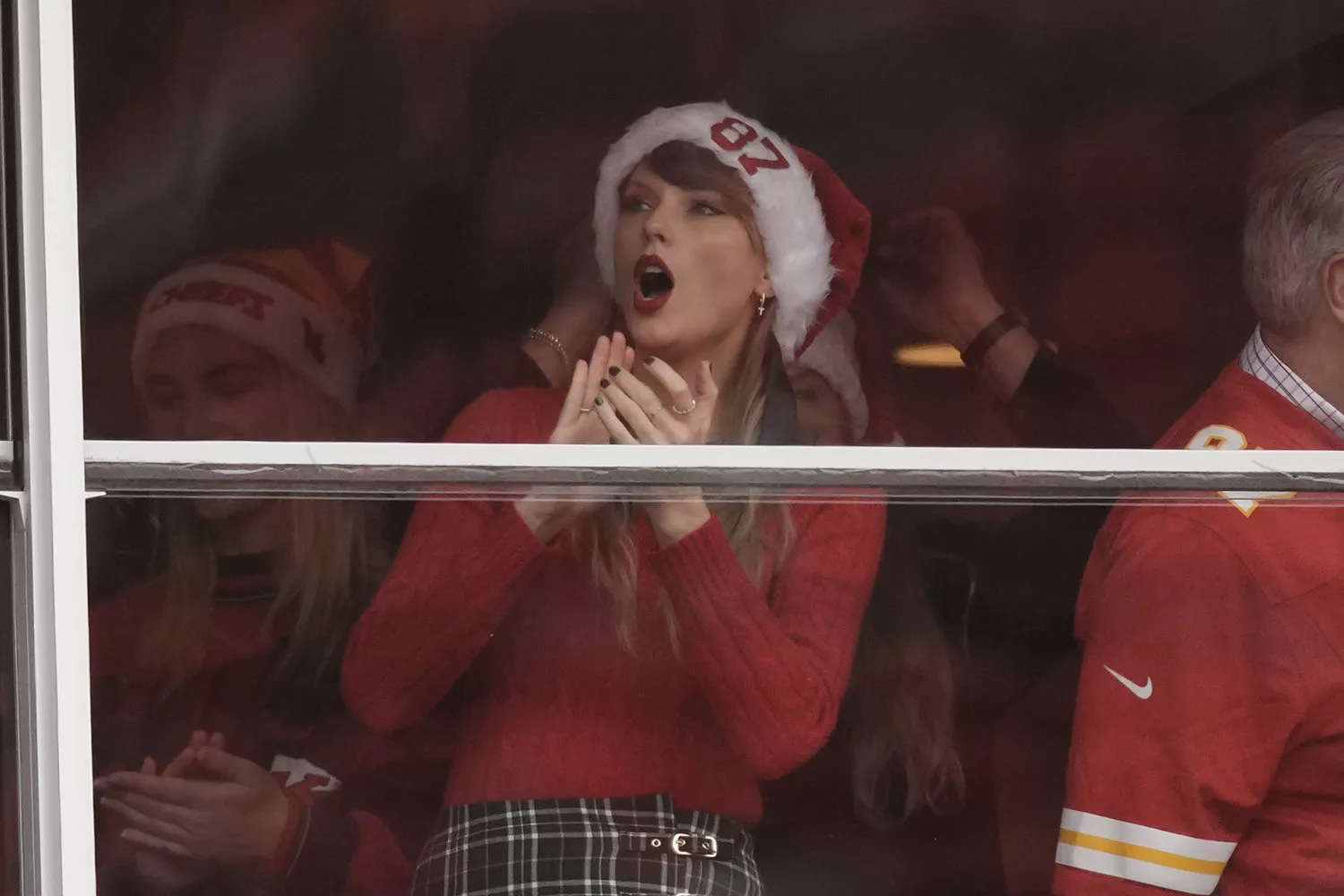 Taylor swift football kansas city 12 25 23