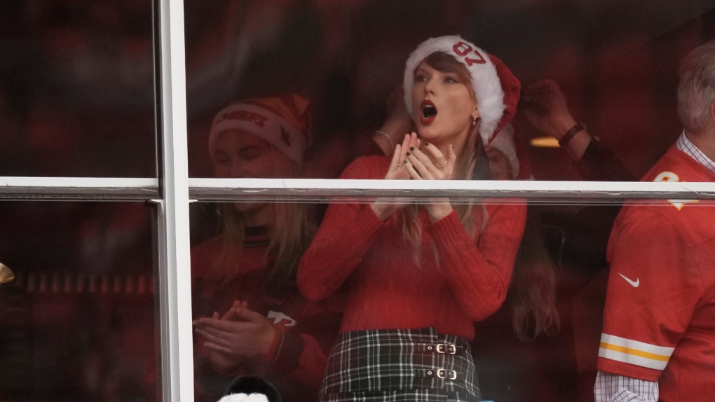 Taylor Swift celebrates Christmas by watching Travis Kelce play | CTV News