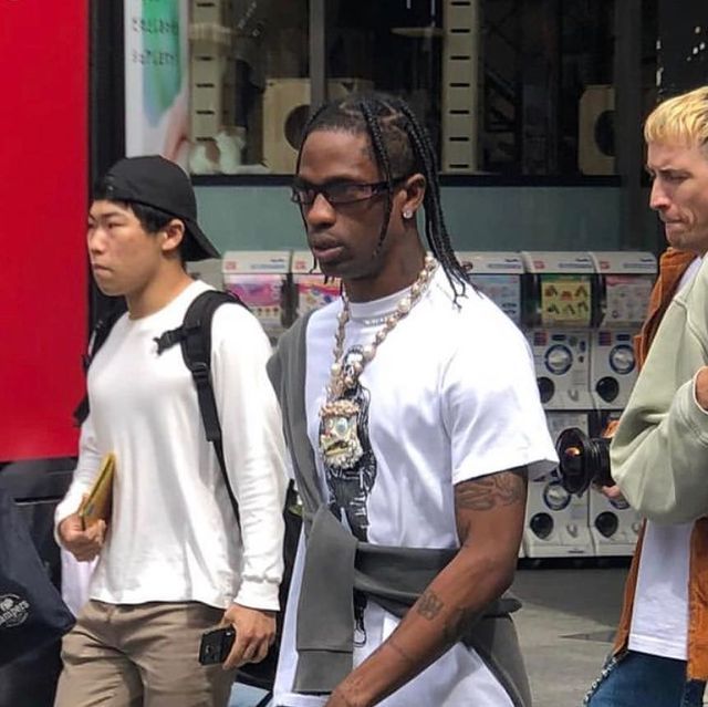 FTPFLAME on Instagram: "Travis out in Tokyo  #utopia #travisscott # japan (Creds to @jayjst8, @kazkaz999, & @readymade_official )" en 2023 |  Almacen