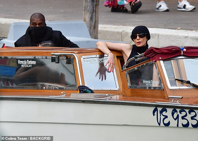 Kanye West bares his NAKED buttocks as he and 'wife' Bianca Censori enjoy a  VERY amorous boat ride in Venice in front of groups of gawking tourists |  Daily Mail Online