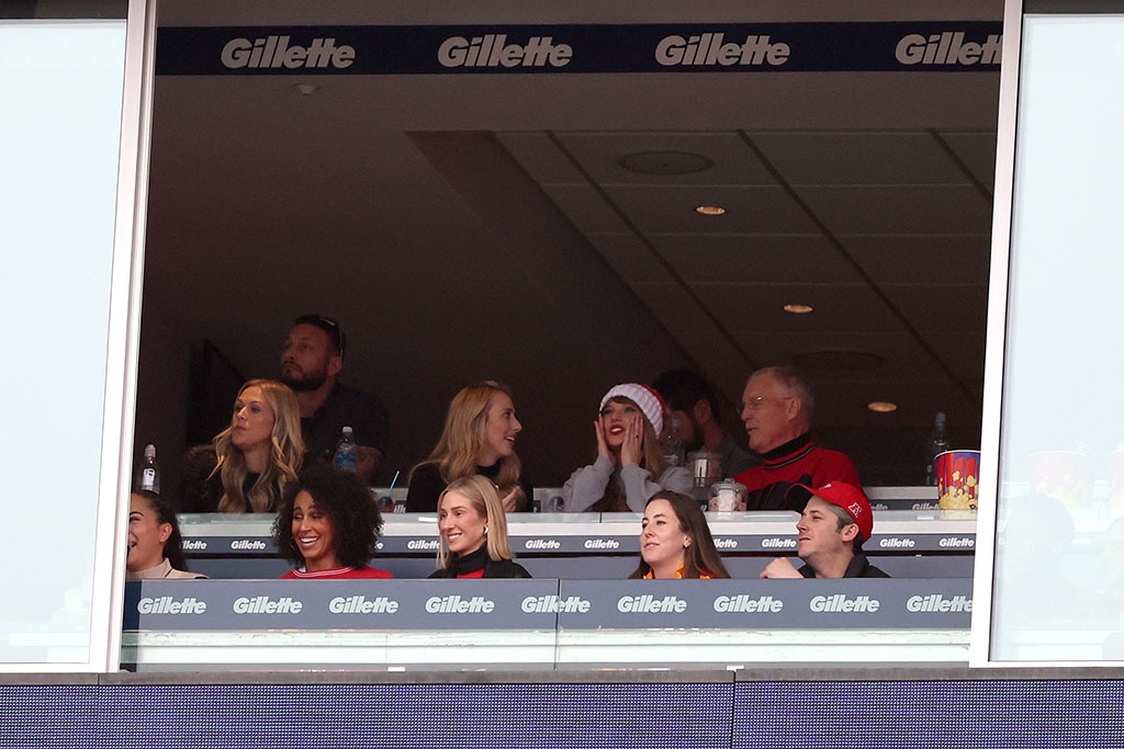 Taylor Swift, Dad, Scott Swift, Alana Haim, Brittany Mahomes, Chiefs Game No. 7, 2023