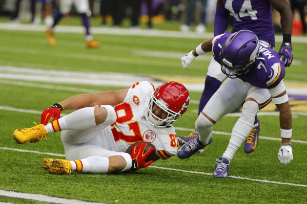 Chiefs' Travis Kelce expected to play against Broncos on Thursday night  after ankle injury | AP News