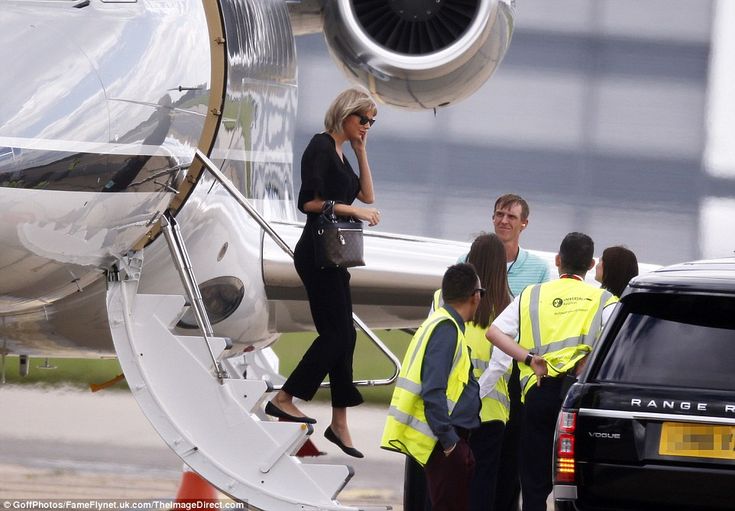 Taylor Swift whisks Tom Hiddleston to the UK on private jet | Taylor swift,  Private jet, Taylor swift pictures