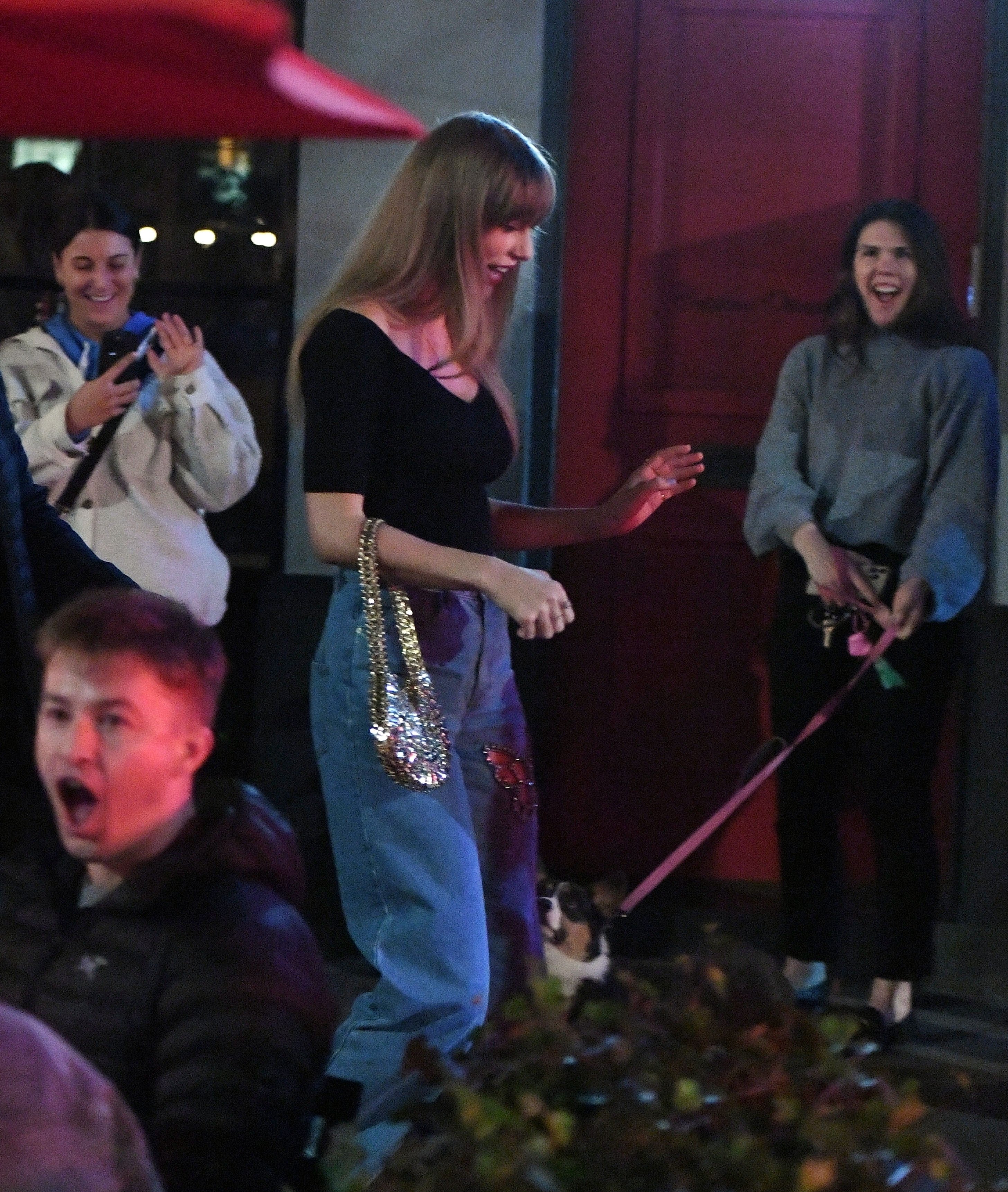 Taylor Swift Photos on X: "Taylor Swift leaving dinner with friends at Via  Carota in NY tonight. https://t.co/HSHjhYXbOe" / X