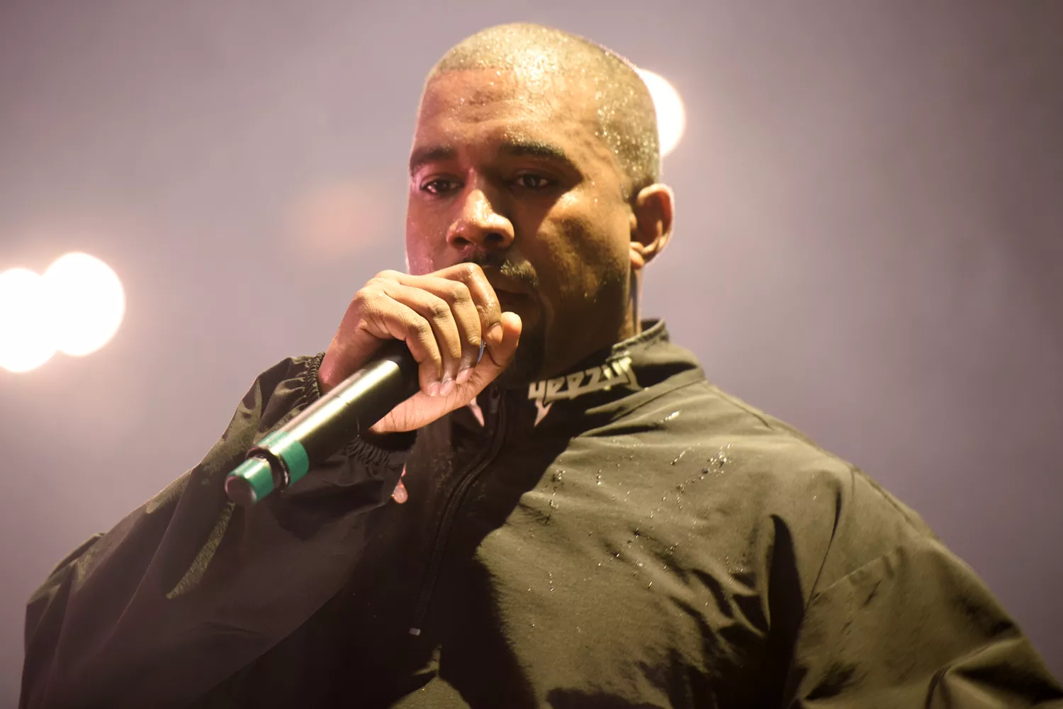  Kanye West performs at the 2016 Hot 97 Summer Jam at MetLife Stadium on June 5, 2016 in East Rutherford, New Jersey