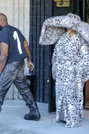 Kanye West calls paparazzi to take pictures of Bianca Censori in fur coat and large hat