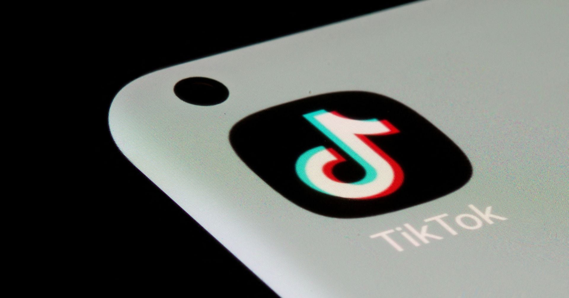 Democratic senator urges Apple, Google to kick TikTok out of app stores |  Reuters