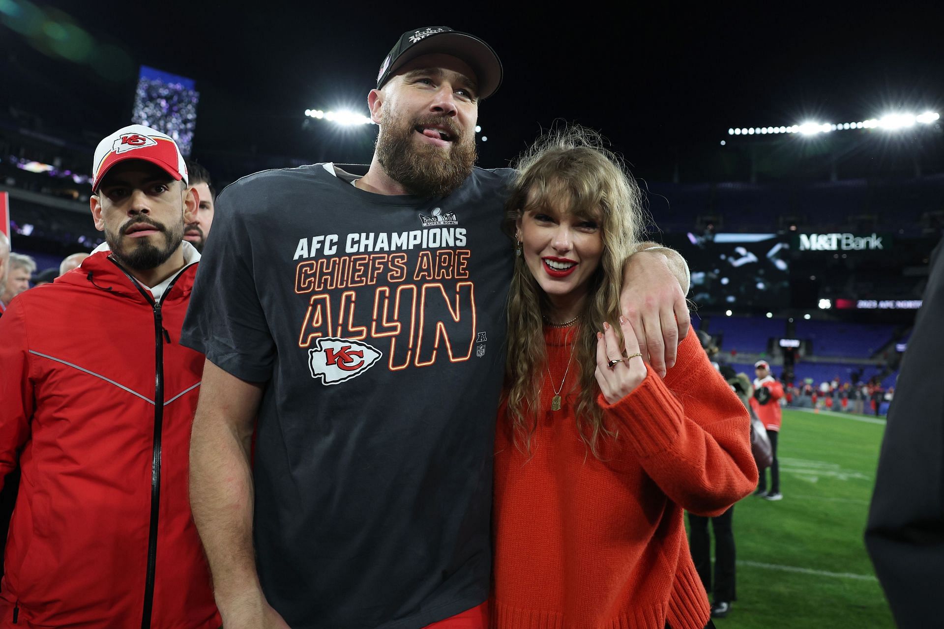 Taylor Swift leaves $100 tips, 'feverishly thanks' M&T Bank employees as Travis  Kelce books trip to Super Bowl at Ravens' expense
