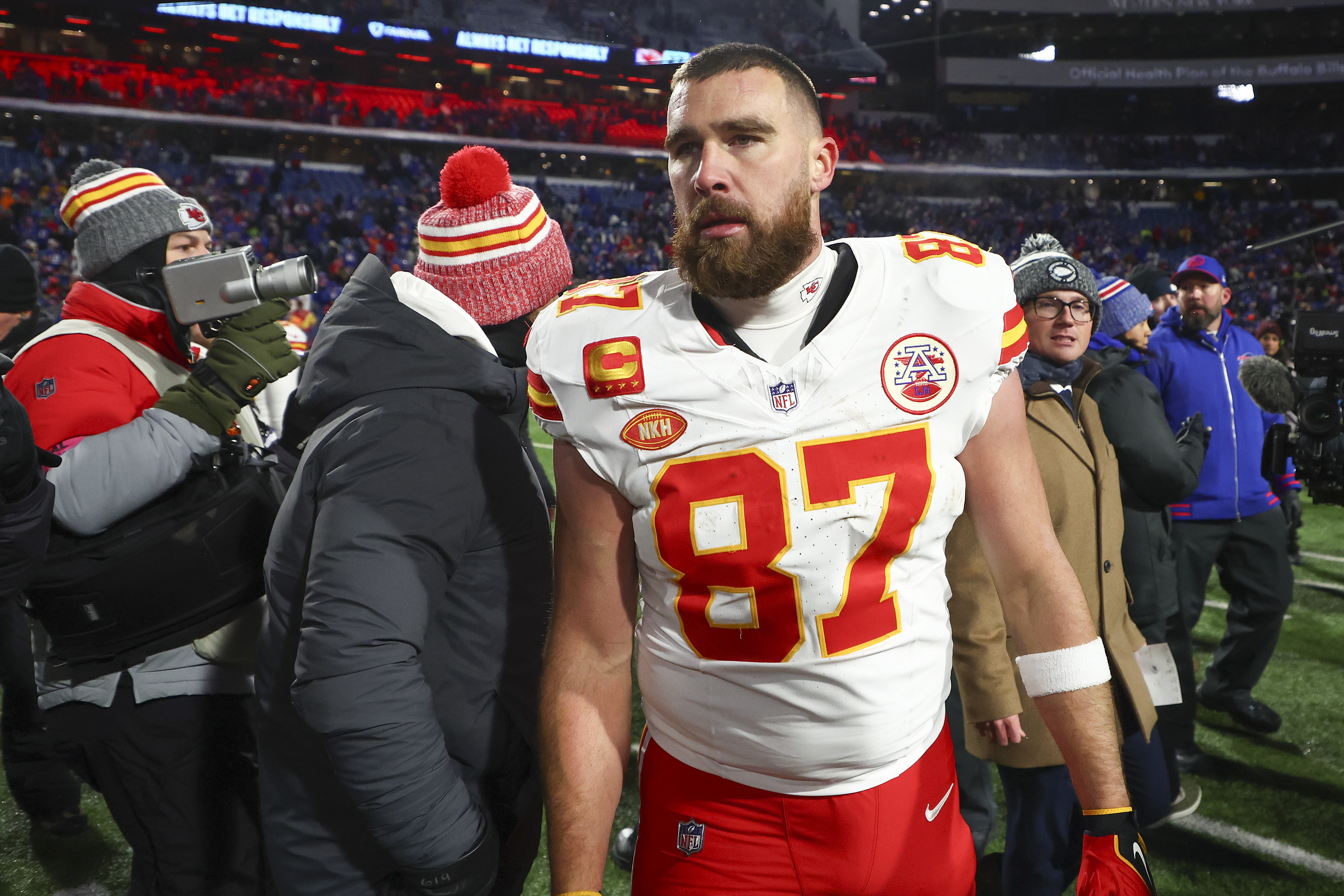 Taylor Swift tips stadium worker $100 at Travis Kelce's Chiefs game