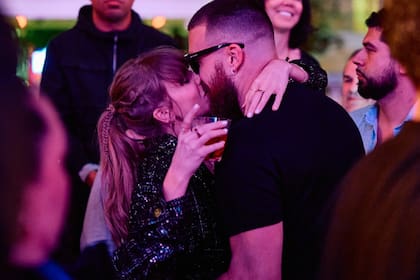 Los mejores videos de Taylor Swift y Travis Kelce en el after party del  Super Bowl - LA NACION