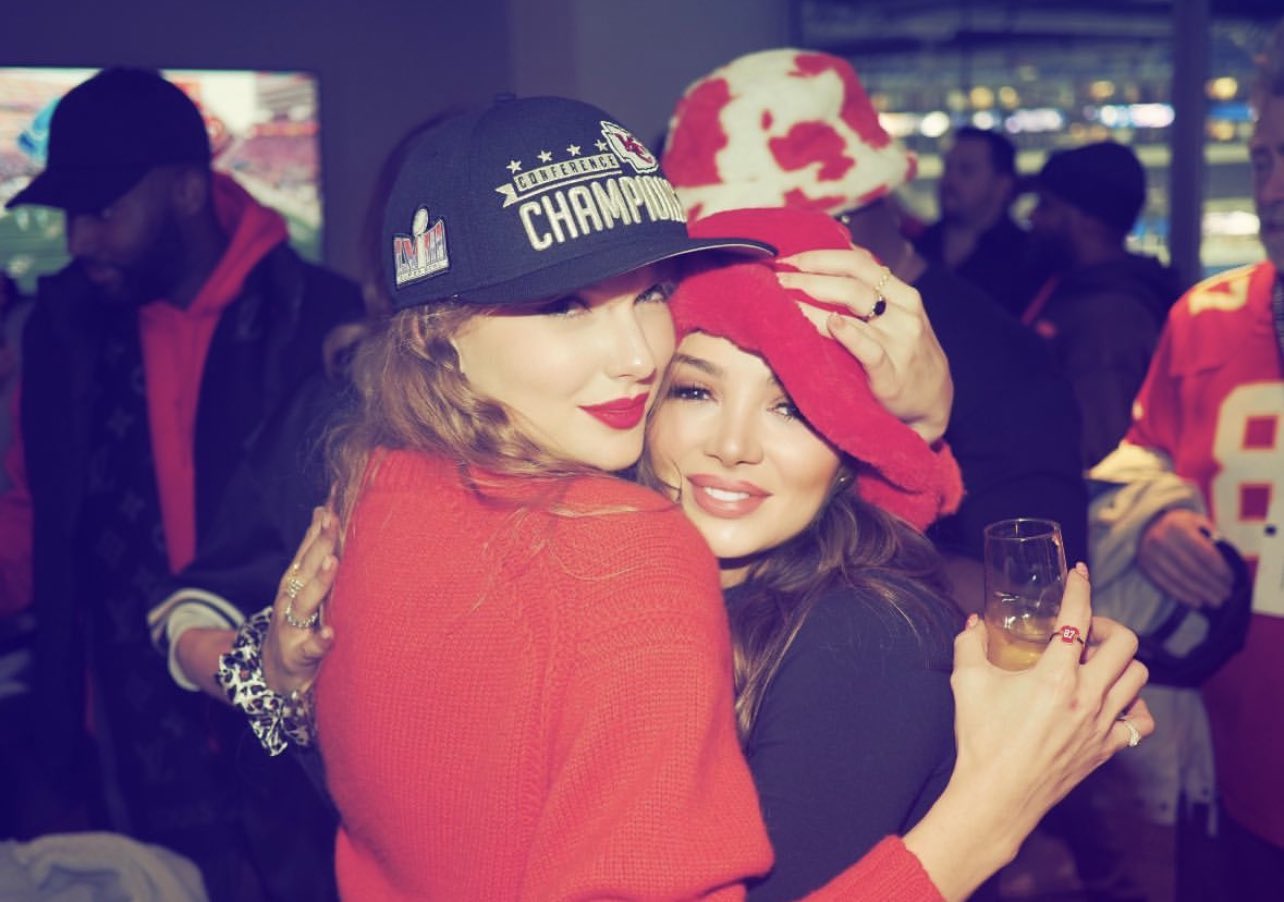 Taylor Swift News on X: " | Taylor with friends celebrating the Chiefs  win https://t.co/3cHNBl17AE" / X