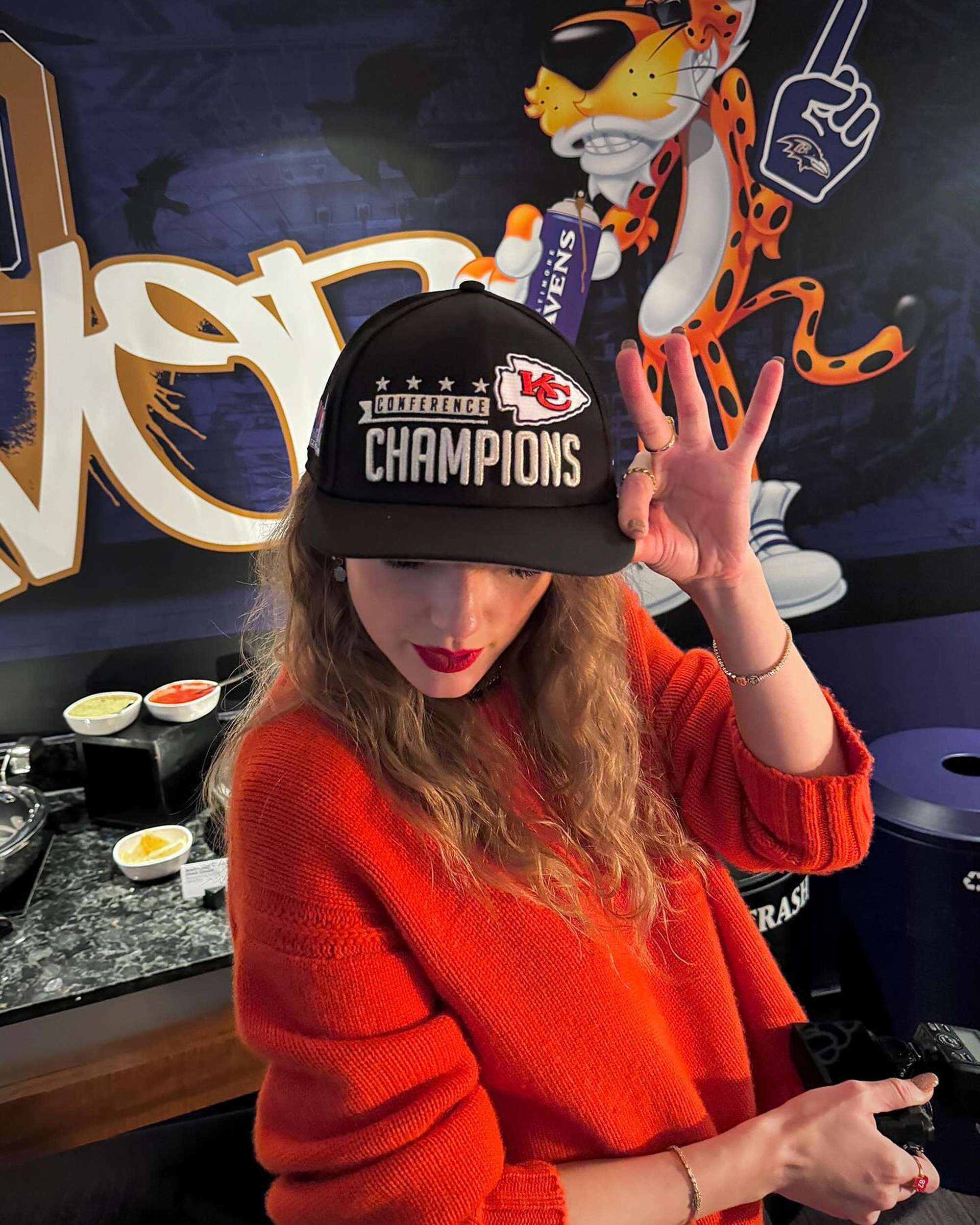 Taylor Swift wears Travis Kelce's AFC championship hat after Chiefs win