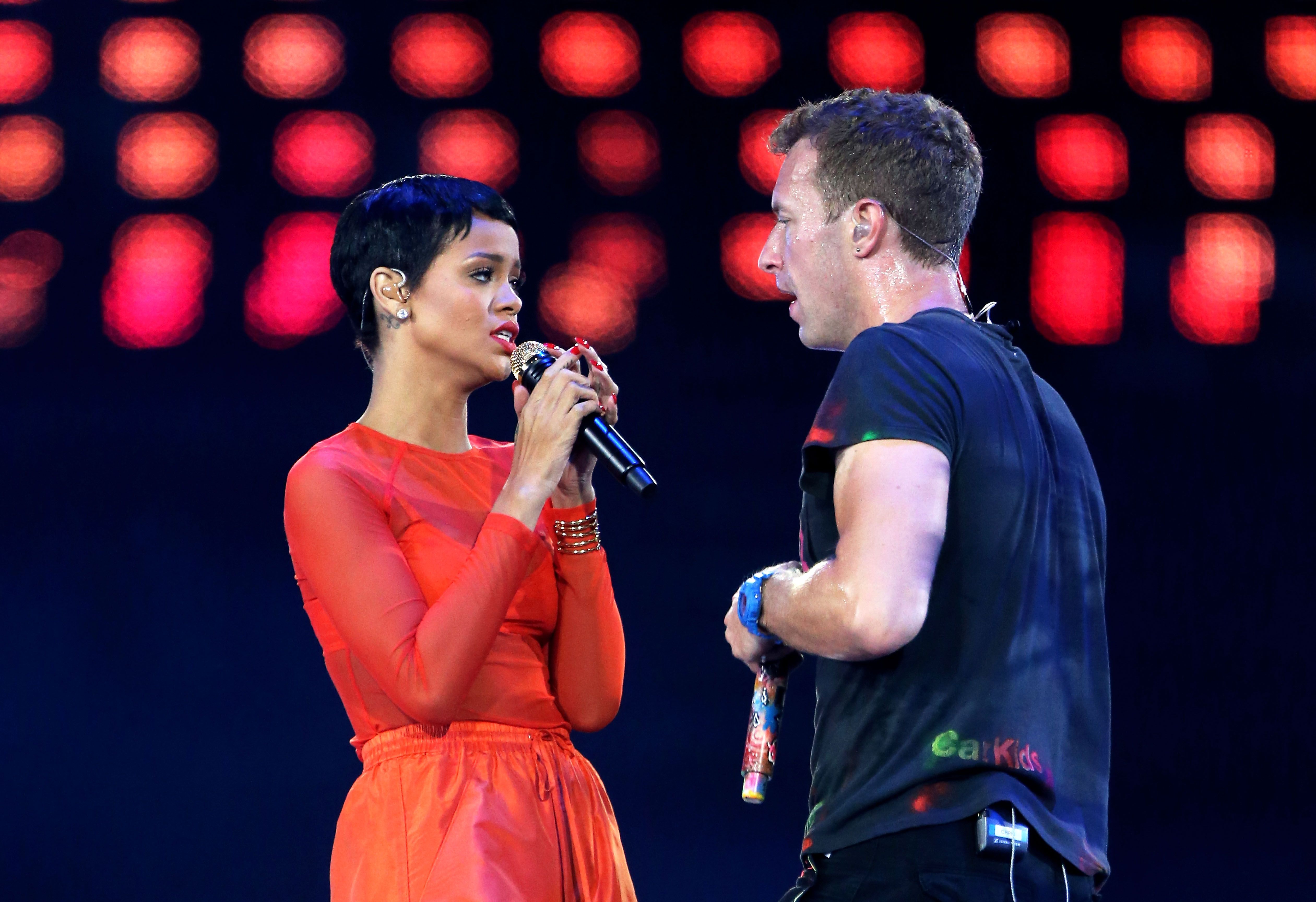 Coldplay's Chris Martin Declares Rihanna to Be the 'Greatest Singer of All  Time'