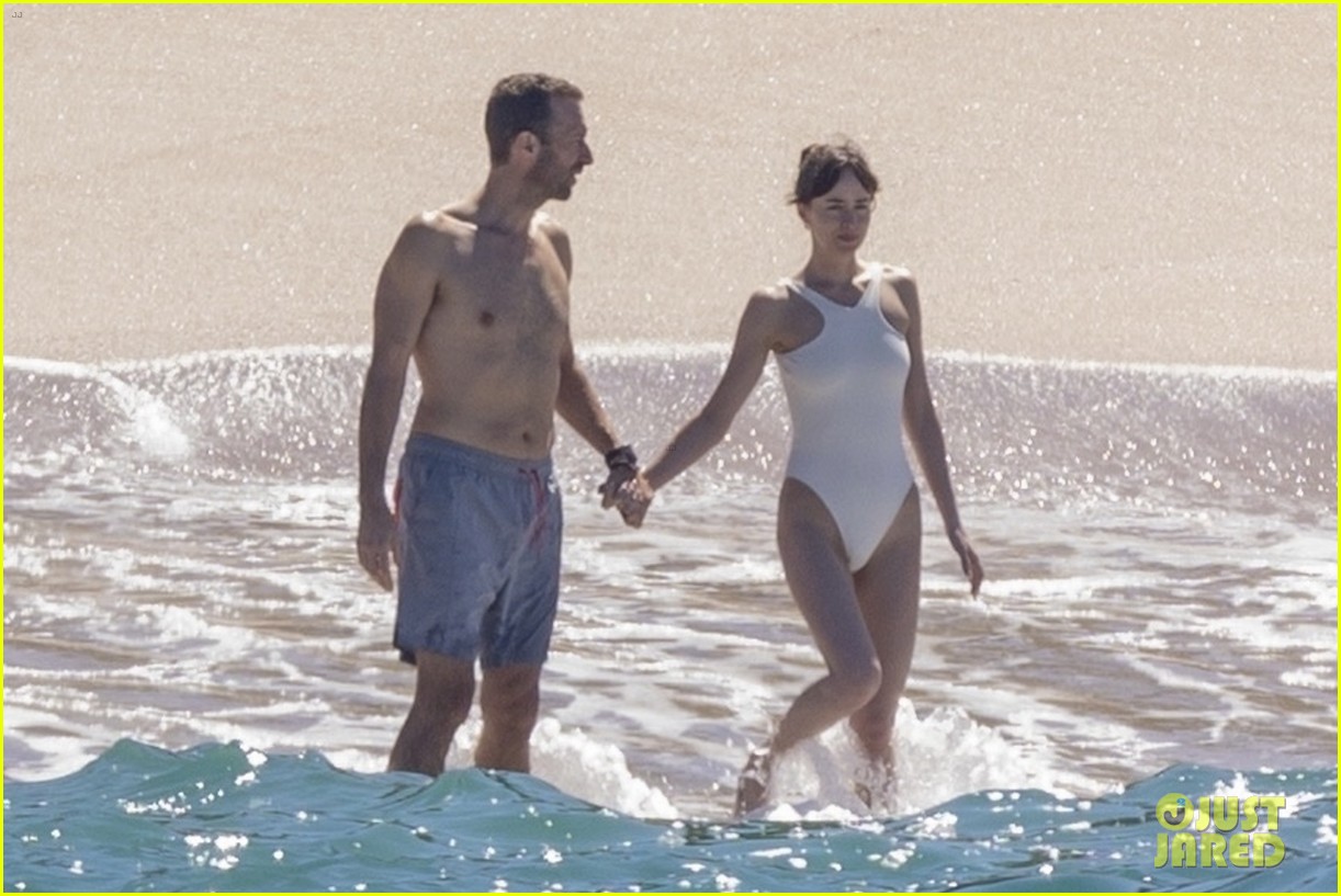 Dakota Johnson & Chris Martin Hold Hands on Beach After Her 'Madame Web'  Press Tour: Photo 5016037 | Chris Martin, Dakota Johnson, Shirtless Photos  | Just Jared: Entertainment News