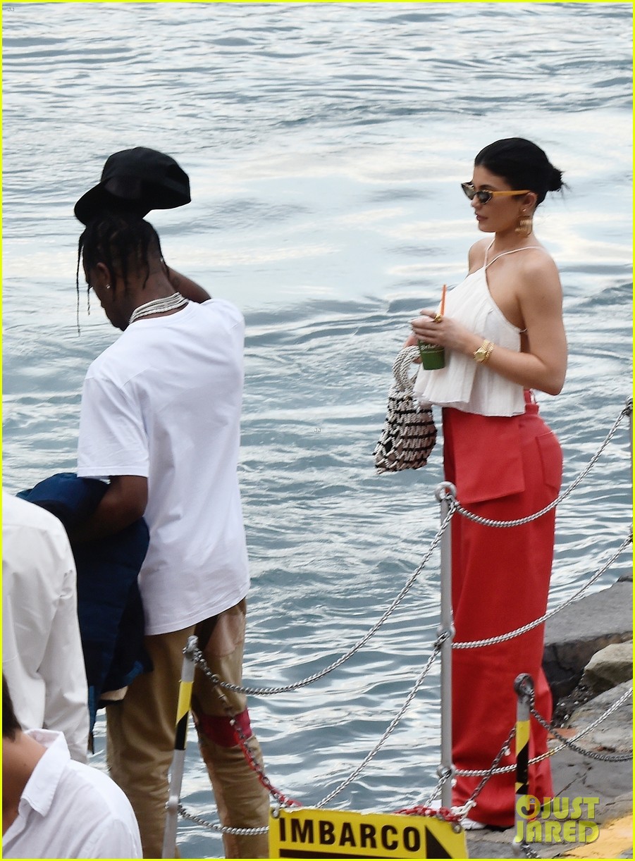 Kylie Jenner Goes Shopping with Her Boyfriend in Italy!: Photo 1253452 |  Kylie Jenner, Travis Scott Pictures | Just Jared Jr.