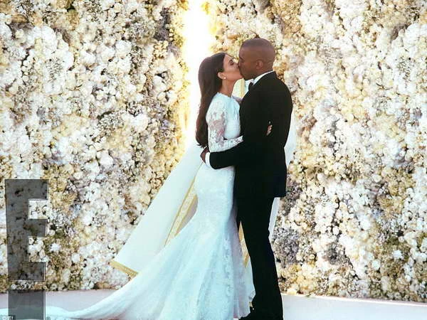 Công bố ảnh đám cưới xa hoa của Kim Kardashian và Kanye West | Vietnam+  (VietnamPlus)