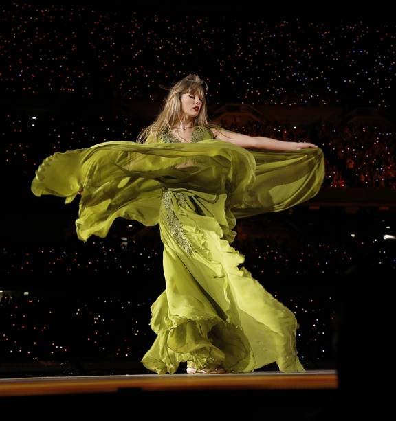 Taylor Swift Eras Tour ticketholders issued bizarre warning: 'Physically  demanding' - NZ Herald