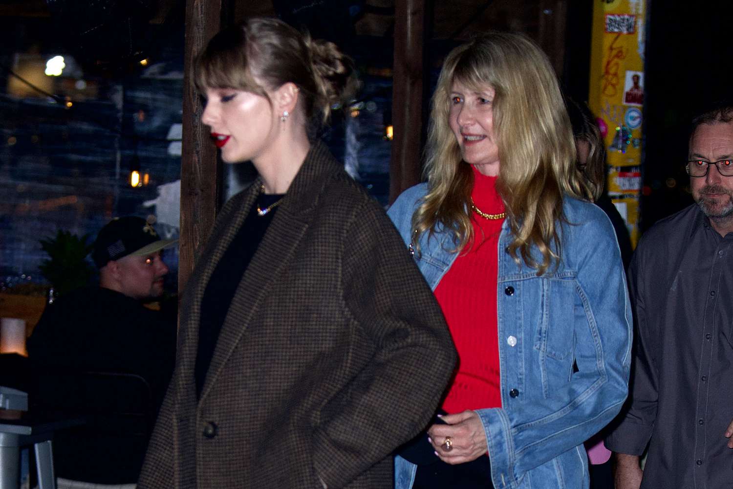 Taylor Swift Had Her Security Secretly Pay the Bill at Dinner with Laura  Dern and Zoë Kravitz: Report