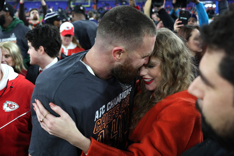 Travis Kelce and Taylor Swift Have Loving Exchange on Field After Chiefs Win