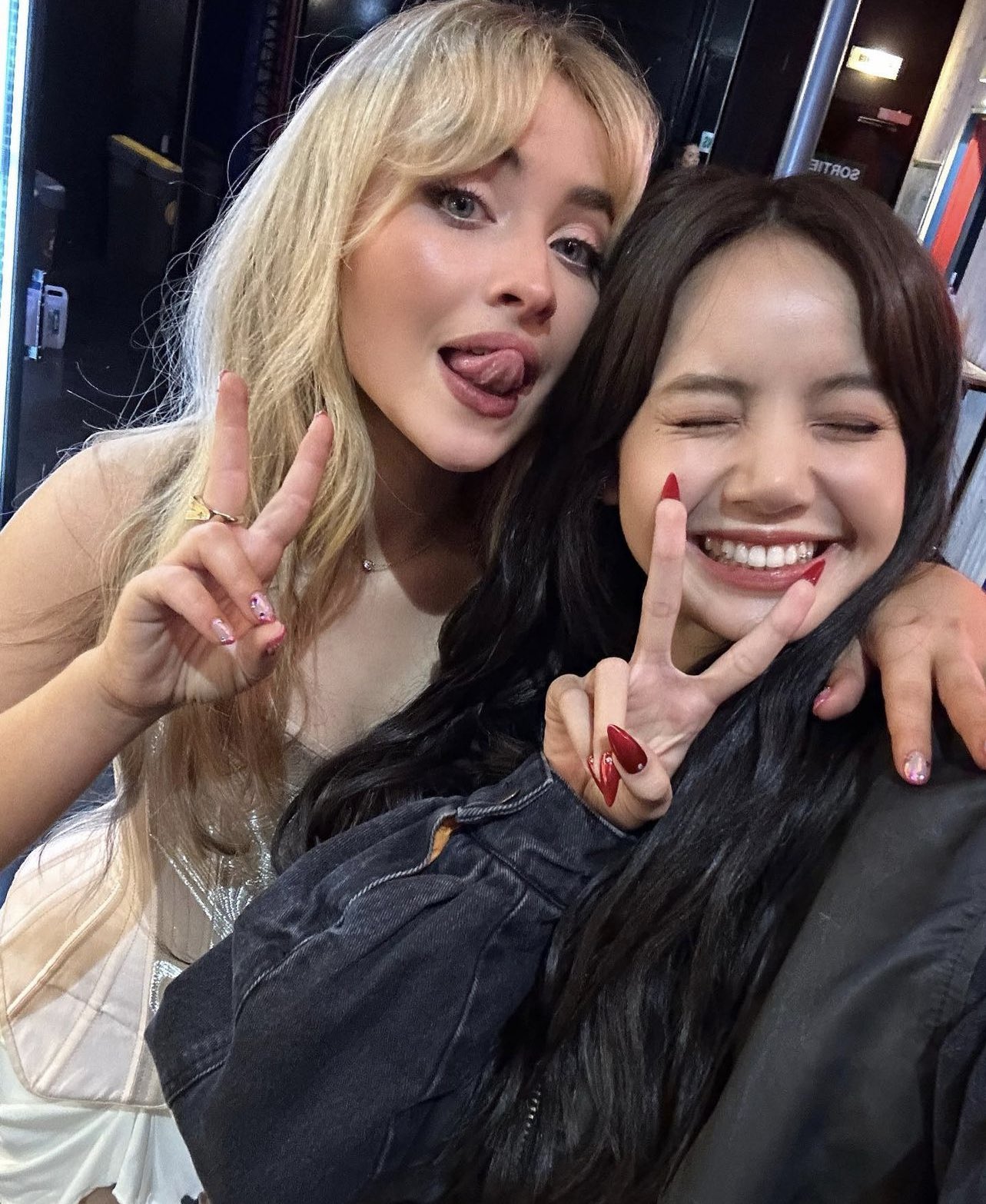 Pop Base on X: "BLACKPINK's Lisa shares a new selfie with Sabrina Carpenter  via Instagram. https://t.co/34mkhUoxeC" / X