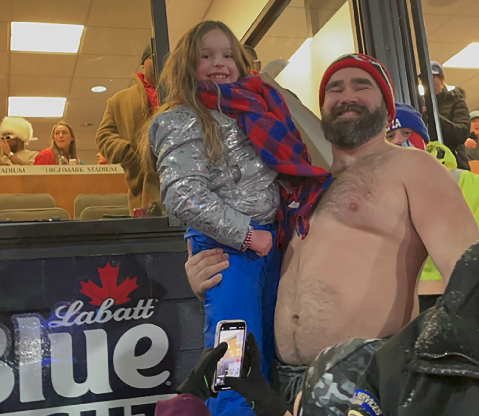 How Taylor Swift reacted to shirtless Jason Kelce lifting little girl into  NFL suite