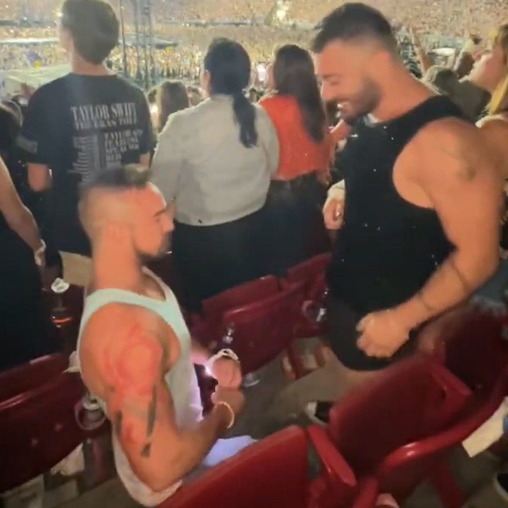 Video Couple gets engaged during Taylor Swift concert - ABC News