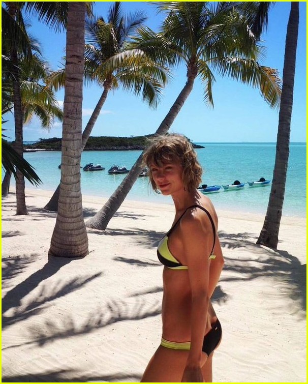 Taylor Swift & Calvin Harris Share Romantic Beach Vacation Pics: Photo  3606576 | Bikini, Calvin Harris, Shirtless, Taylor Swift Photos | Just  Jared: Entertainment News