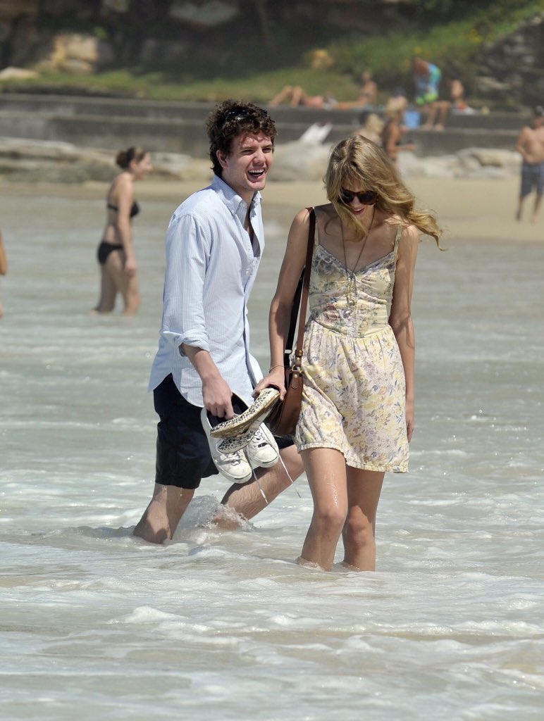 Taylor Throwbacks on X: "9 years ago today, taylor swift and her brother  austin at bondi beach in sydney, australia. March 10, 2012  https://t.co/x7CjrKwavh" / X