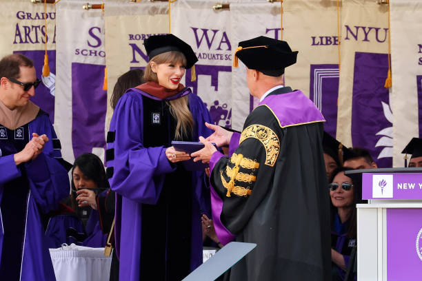 Taylor Swift Delivers New York University 2022 Commencement Address