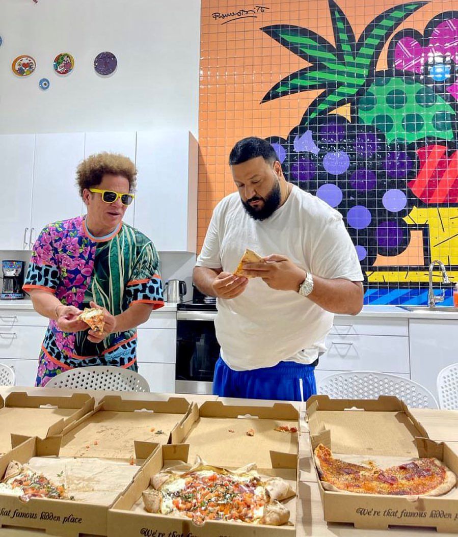Romero Britto and Dj khaled eating PIZZA  at The Britto Palace  @brittopalace Thanks @romerobritto & @djkhaled  #misterO… | Romero britto,  Pizza lovers, Dj khaled
