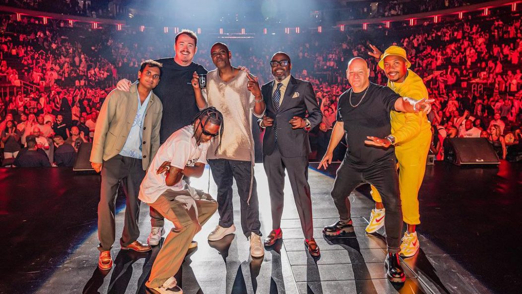 Dave Chappelle's MSG shows included Travis Scott, Nas, Aziz Ansari, Pete  Davidson, De La Soul, Jon Stewart & more