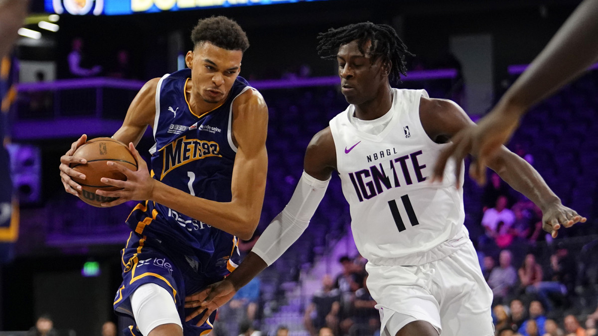 Victor Wembanyama drives the ball against NBA G League Ignite forward Leonard Miller.