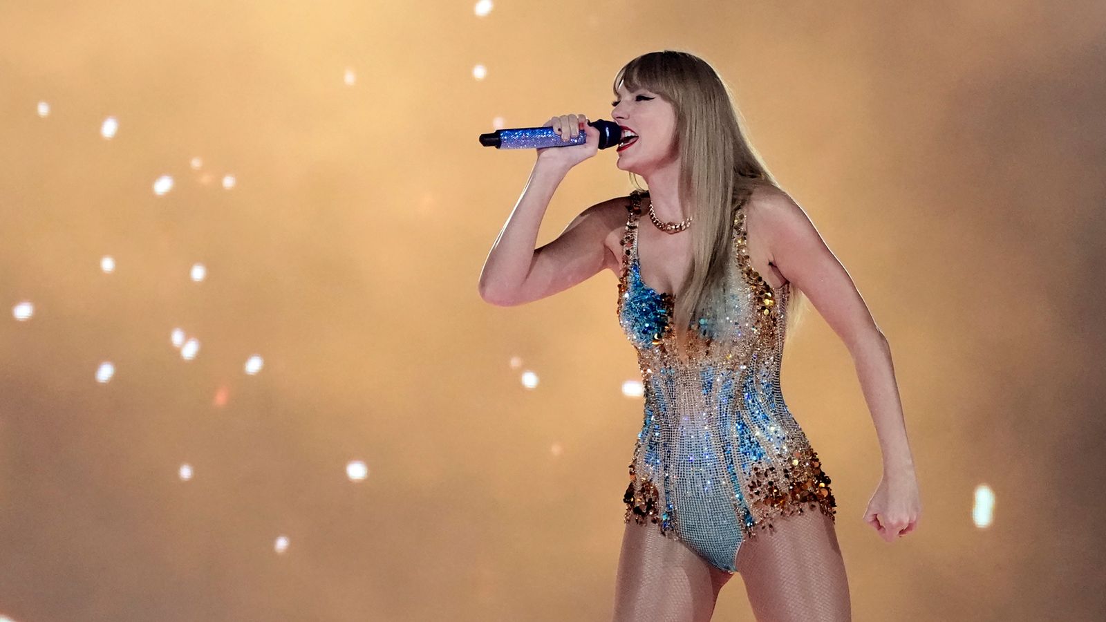 Taylor Swift reaches billionaire status | Ents & Arts News | Sky News