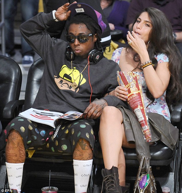 Baraka Sports: LIL WAYNE'S GIRLFRIEND SHOWS OFF SPARKLER AT LOS ANGELES  LAKERS GAME AMID ENGAGEMENT RUMOURS