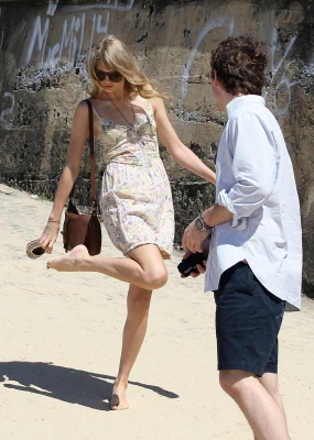 March 10 - On Bondi Beach in Sydney, Australia - 025 - Taylor Swift Web  Photo Gallery