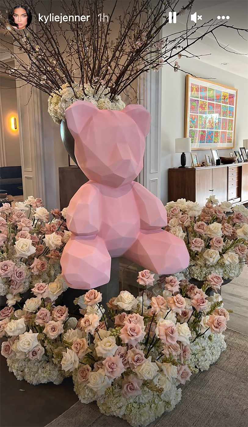 Kylie Jenner Gets Valentine's Day Roses from Travis Scott After Son's Birth