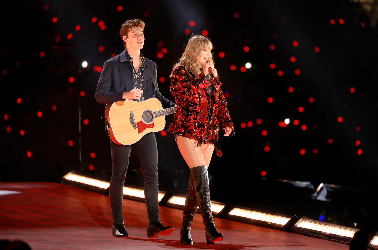 Taylor Swift Brings Out Shawn Mendes at Rose Bowl Concert | Billboard