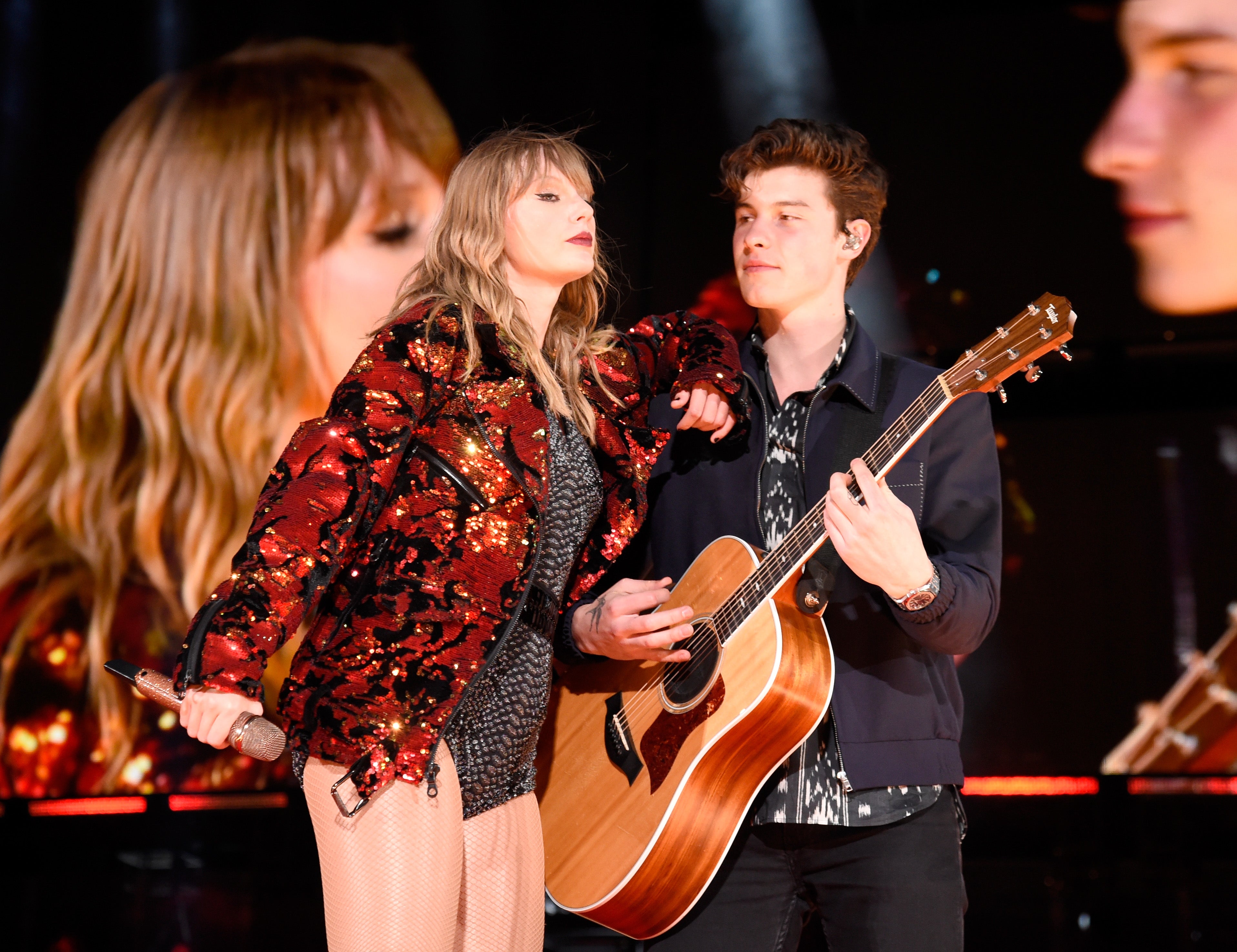 Taylor Swift Gives Shawn Mendes the 'Perfect' Glittery Backstage Makeover  -- Watch | Entertainment Tonight