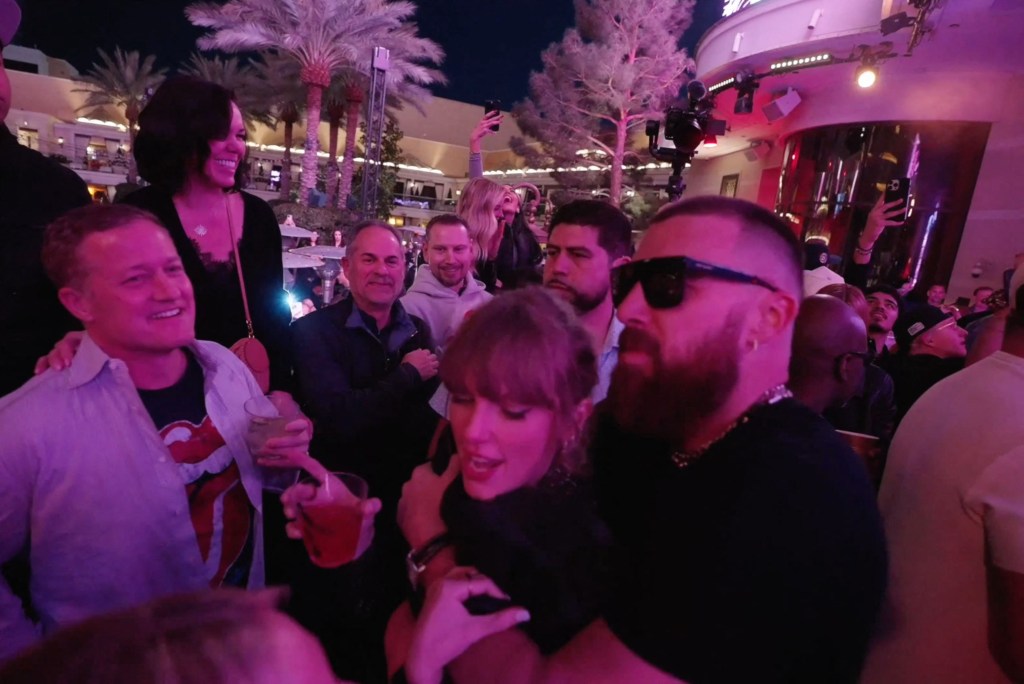 Taylor Swift and Travis Kelce dancing together