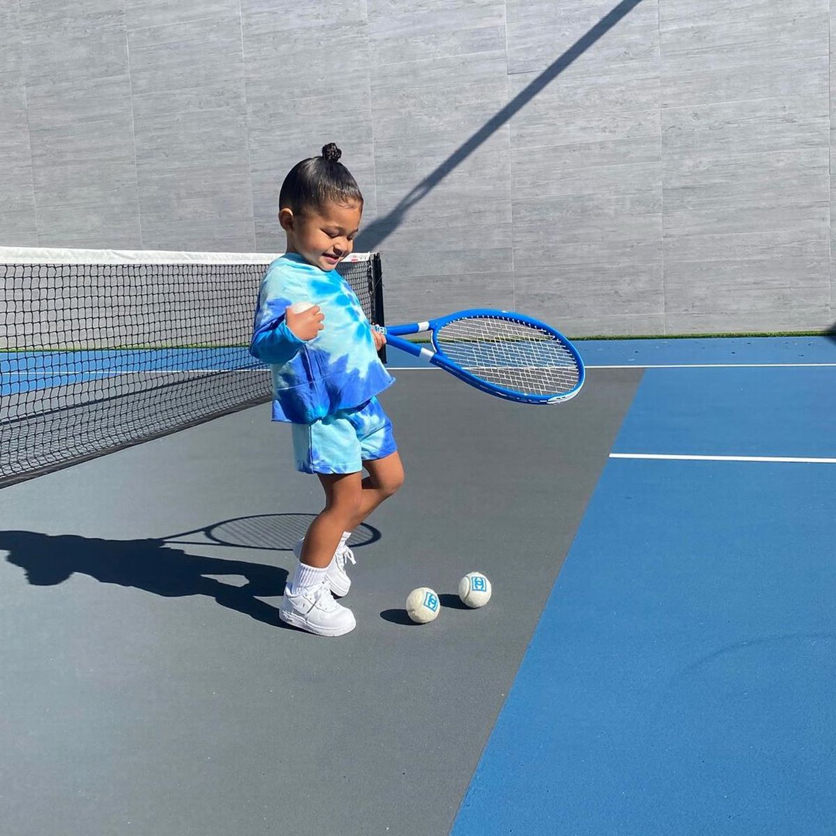 Kylie Jenner coaches mini-me daughter Stormi during tennis game at their  lavish mansion - Mirror Online