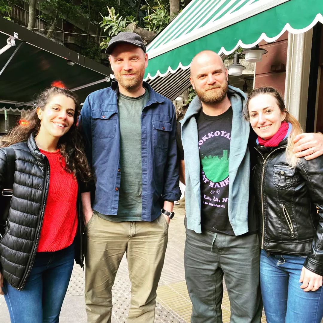 más Coldplay on X: "Jonny Buckland y Will Champion con fans hoy en  Argentina. : https://t.co/wejndoJadR https://t.co/HnmbXu3xXK" / X