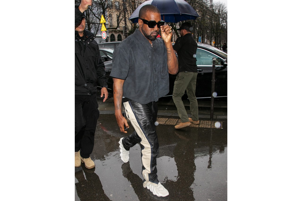 Rapper Kanye West khoe khéo adidas YEEZY 451