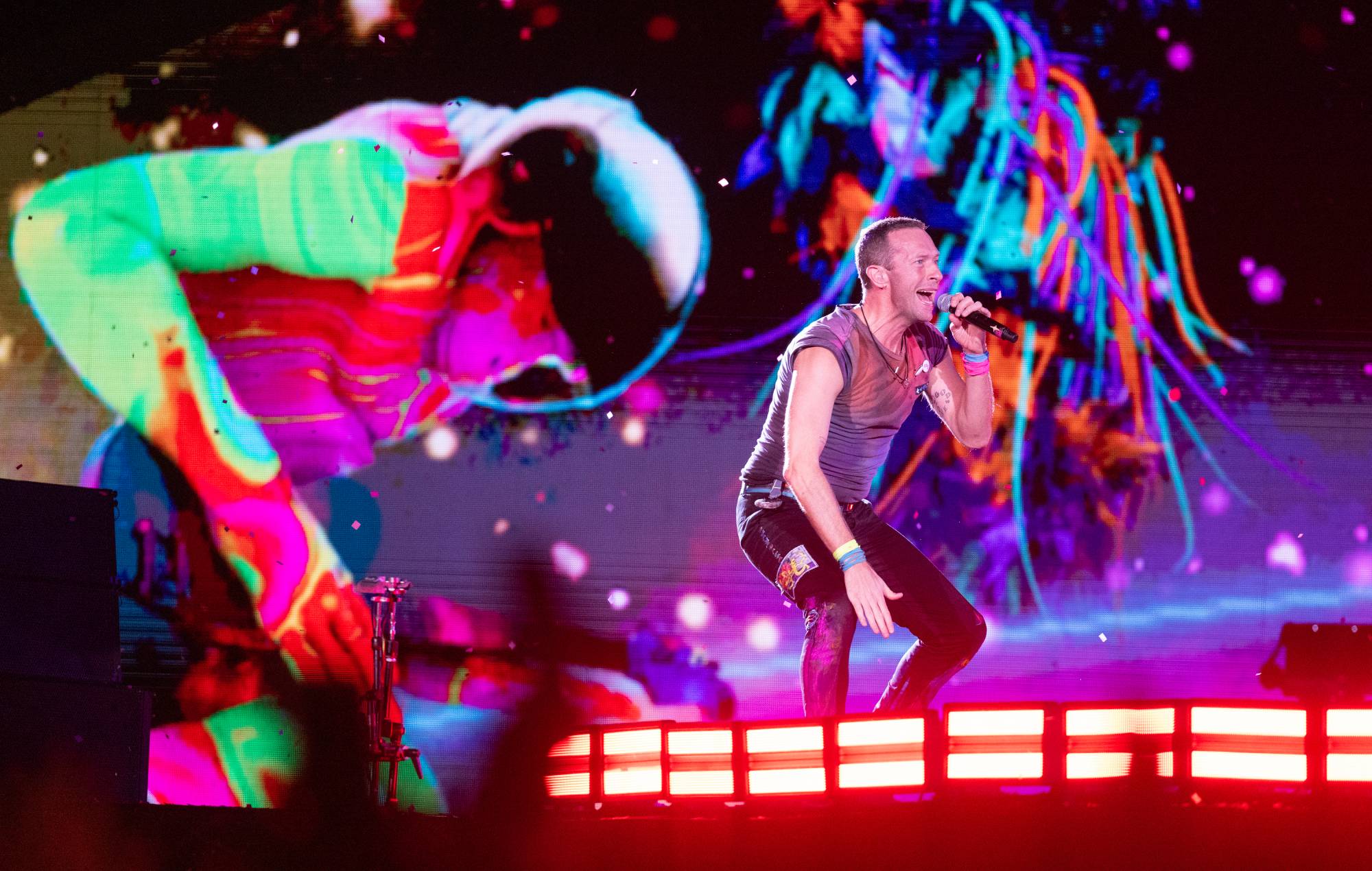  Chris Martin of Coldplay performs at Optus Stadium on November 18, 2023 in Perth, Australia. (Photo by Matt Jelonek/WireImage)