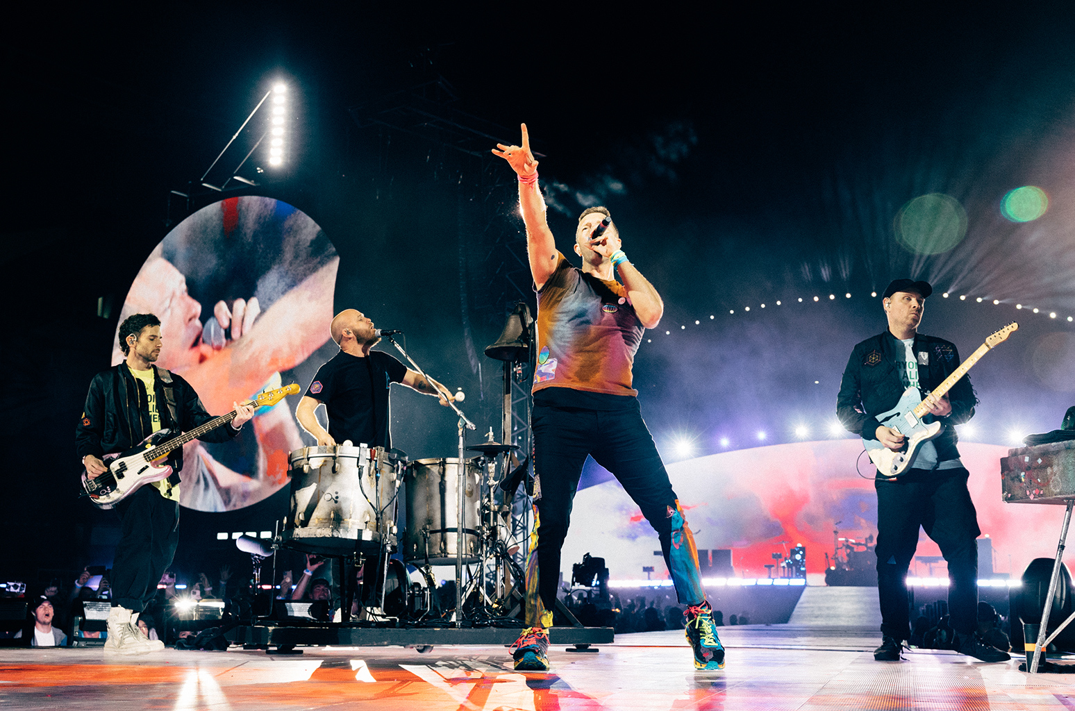 Coldplay Rock Chicago's Soldier Field With Cameo From Lupe Fiasco –  Billboard