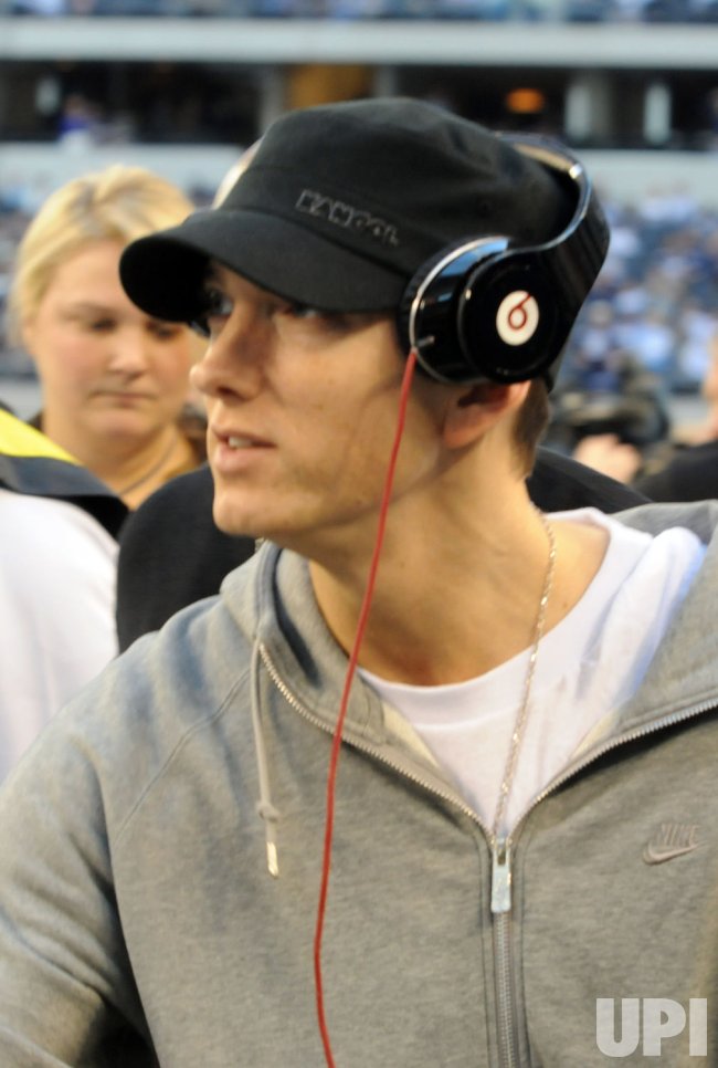 Photo: Musician Eminem visits Cowboys Stadium. - DAL2009121302 - UPI.com