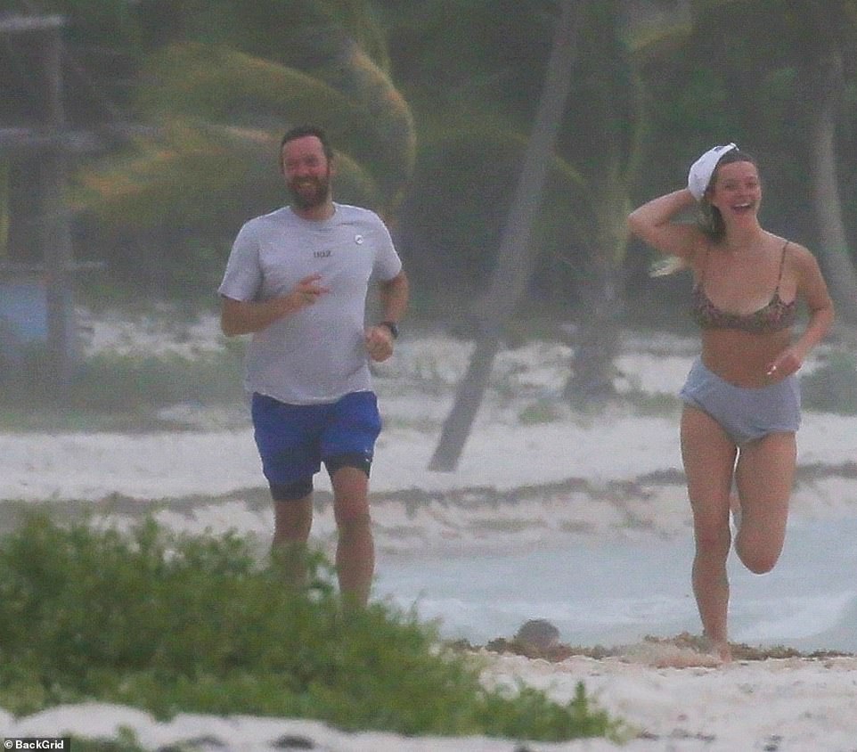 Chris Martin enjoys beach stroll with daughter Apple, 17, during family  break in Mexico | Daily Mail Online