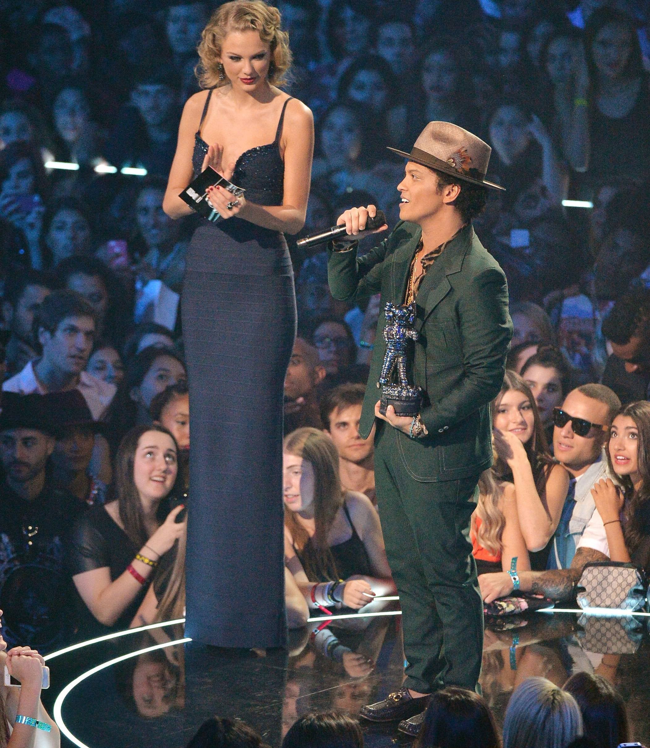 This picture of Bruno Mars and Taylor Swift : r/pics